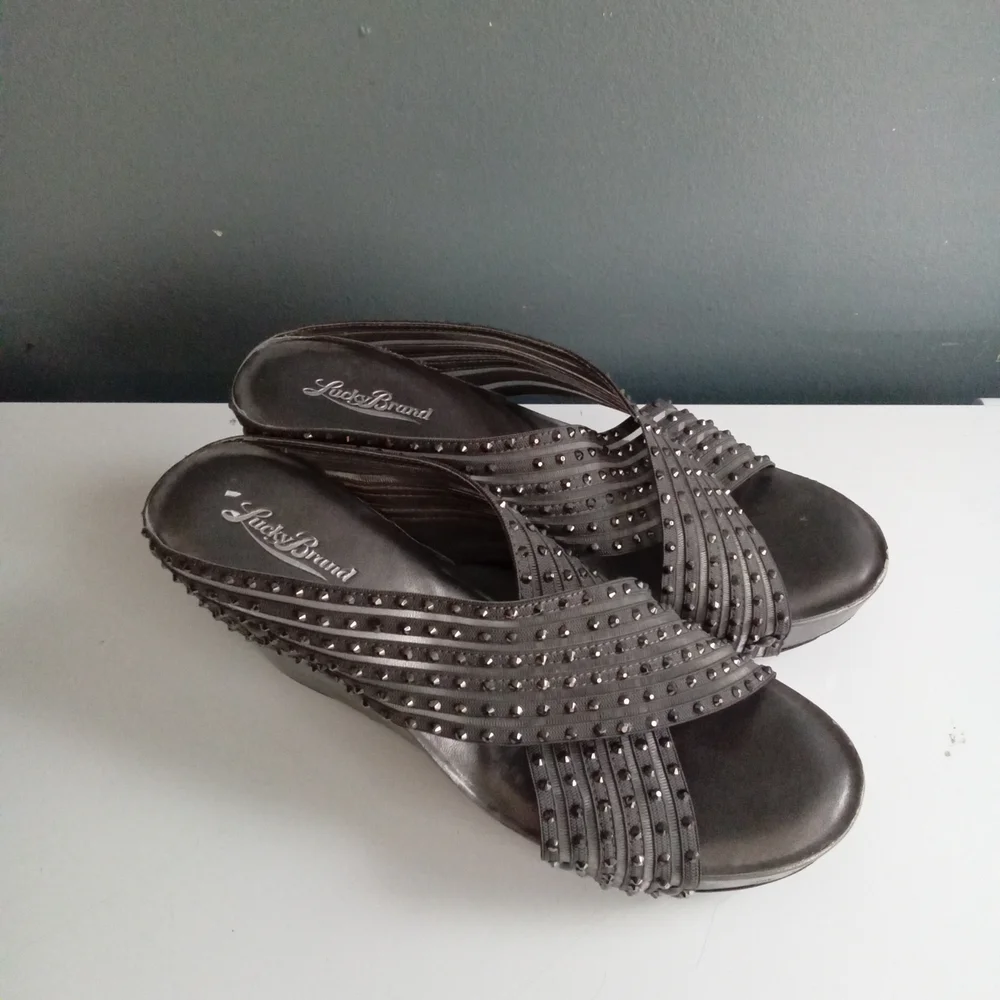Lucky Brand Women Gray Wedge‎ Sandals Embellished Studded Platform Mules Size 7